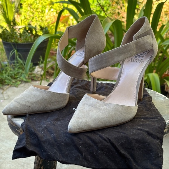 Vince camuto carlotte pointed toe suede ankle strap heels - Picture 4 of 6